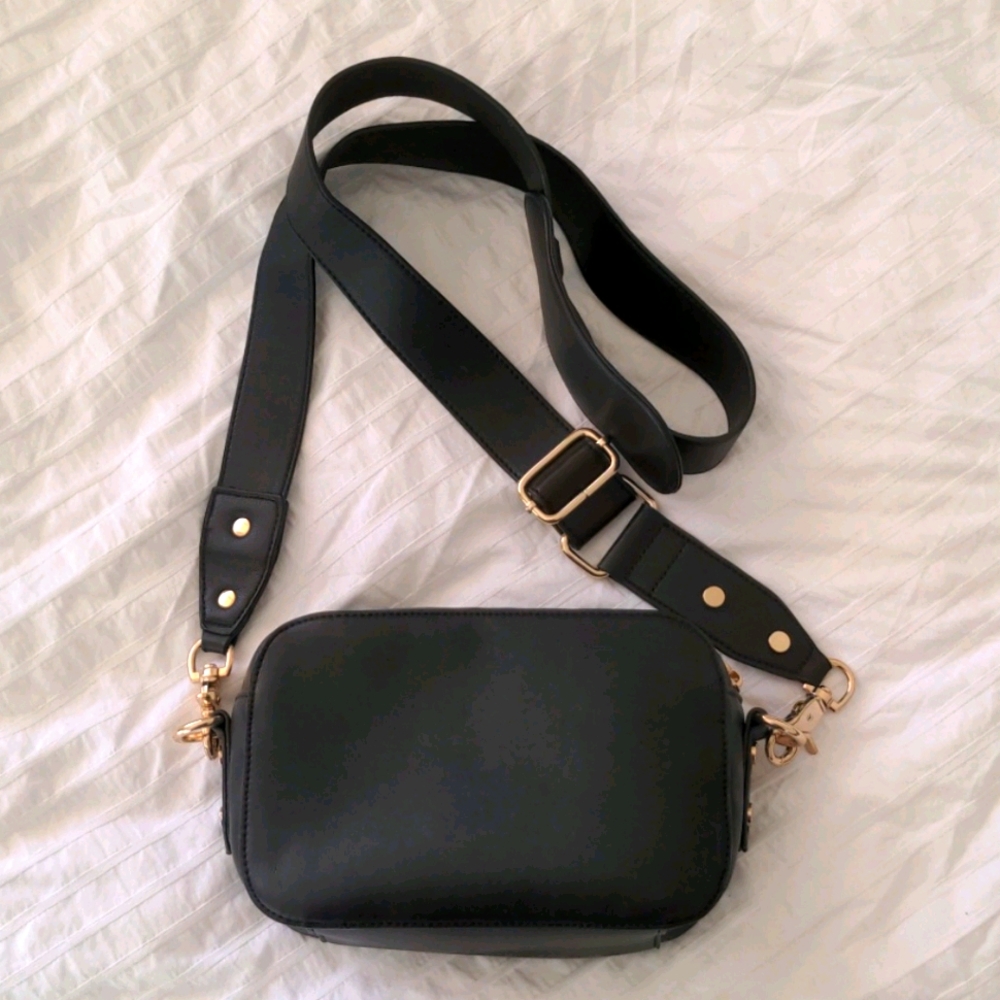 FOREVER 21 Black Camera Bag Purse w/ Gold Hardware